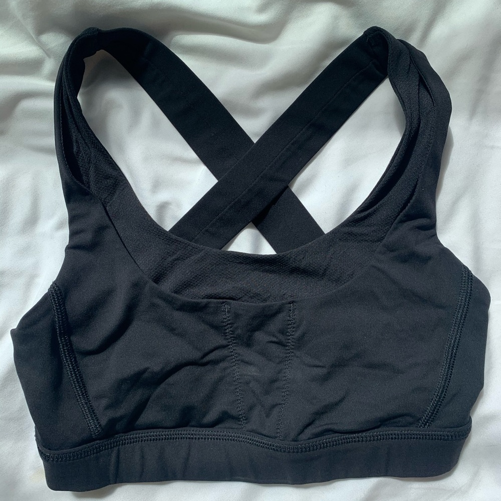 black lululemon sports bra